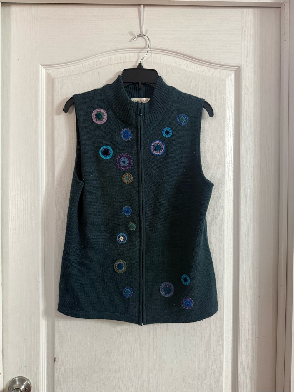 Coldwater Creek Swirl Embroidered Full Zip Sweater Vest Sz M. SP-75